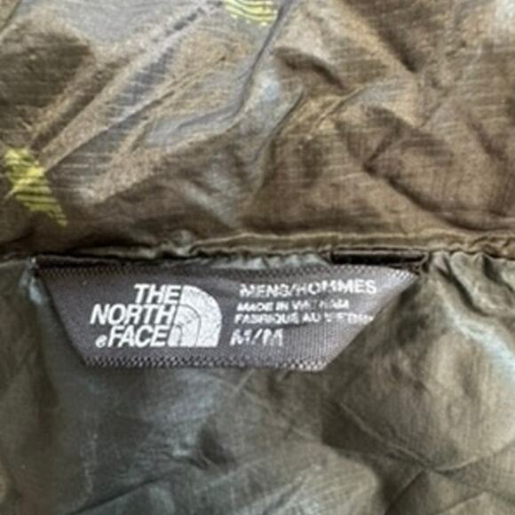 "THE NORTH FACE" Grn Camo Mens Jacket SZ M  Coat Puffer Travel Pocket Storage - Picture 4 of 13